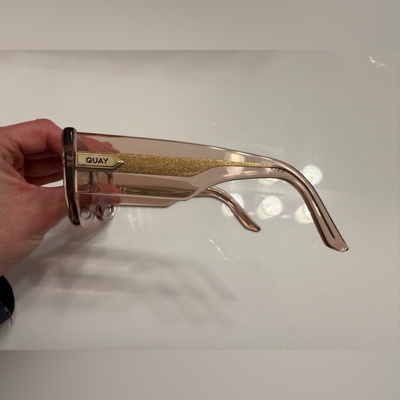 QUAY Tell Me More Sunglasses - Picture 8 of 9